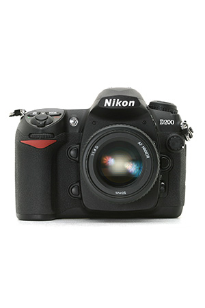 DSLR Nikon D200 cu obiectiv Nikon 18-70mm DSLR Nikon D200 cu obiectiv Nikon 18-70mm